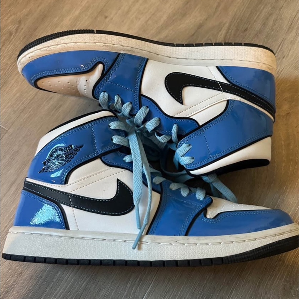 Jordan 1 Mid Signal Blue Size 7.5M/9W